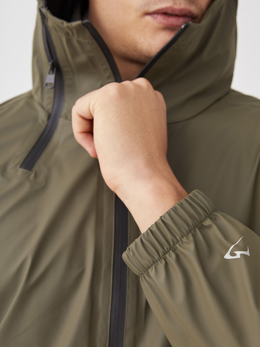 LC Waikiki معطف واق من المطر -W21105Z8-HCZ