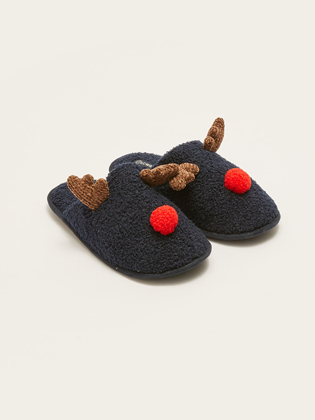 Chaussons de maison détaillés avec applique 3D pour Hommes