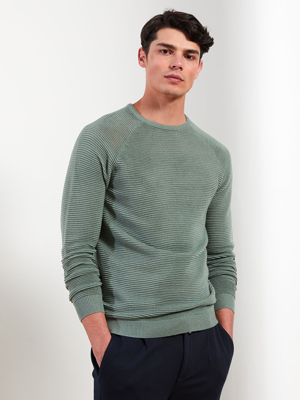 بلوفر تريكو كم طويل بياقة دائرية للرجال-2