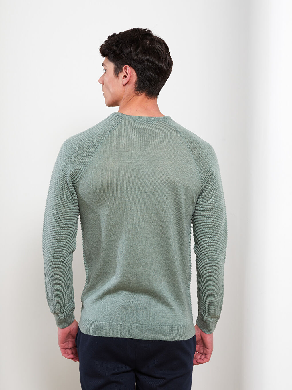 بلوفر تريكو كم طويل بياقة دائرية للرجال-4