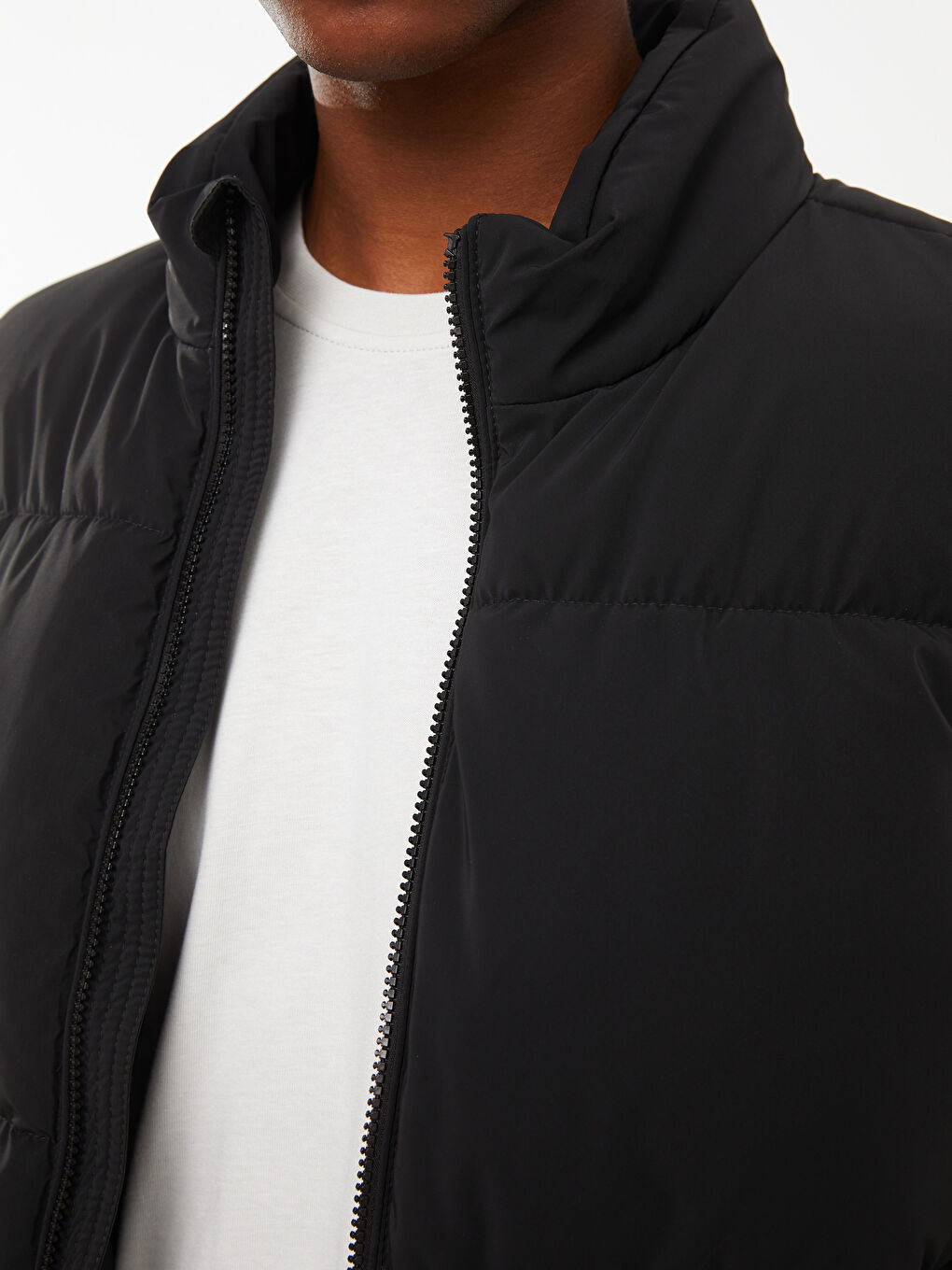 LCW Casual Standard Fit Trichterkragen Herrenweste -W21182Z8-CVL