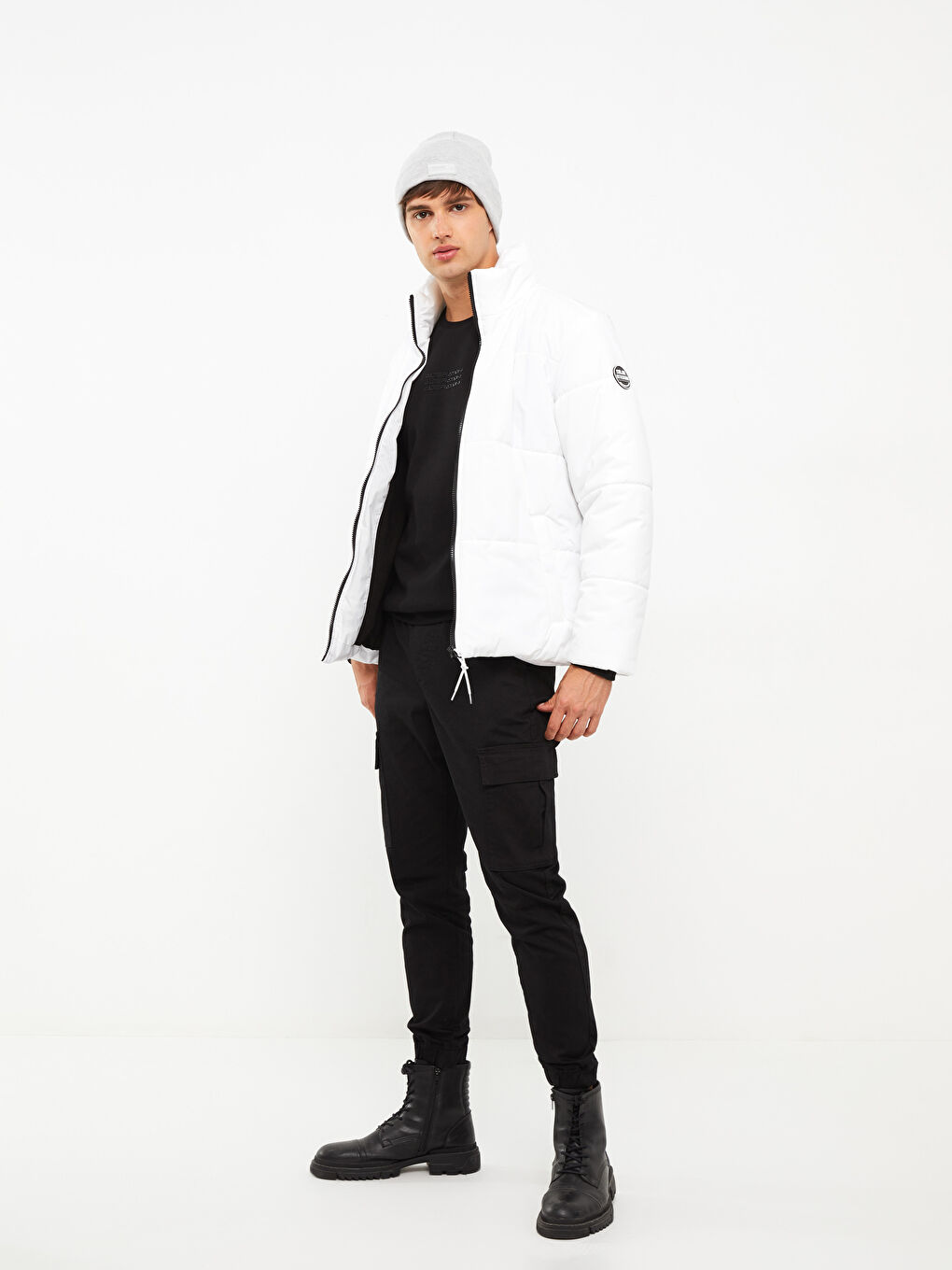 Beyaz Rahat Kalıp Dik Yaka Erkek Şişme Mont