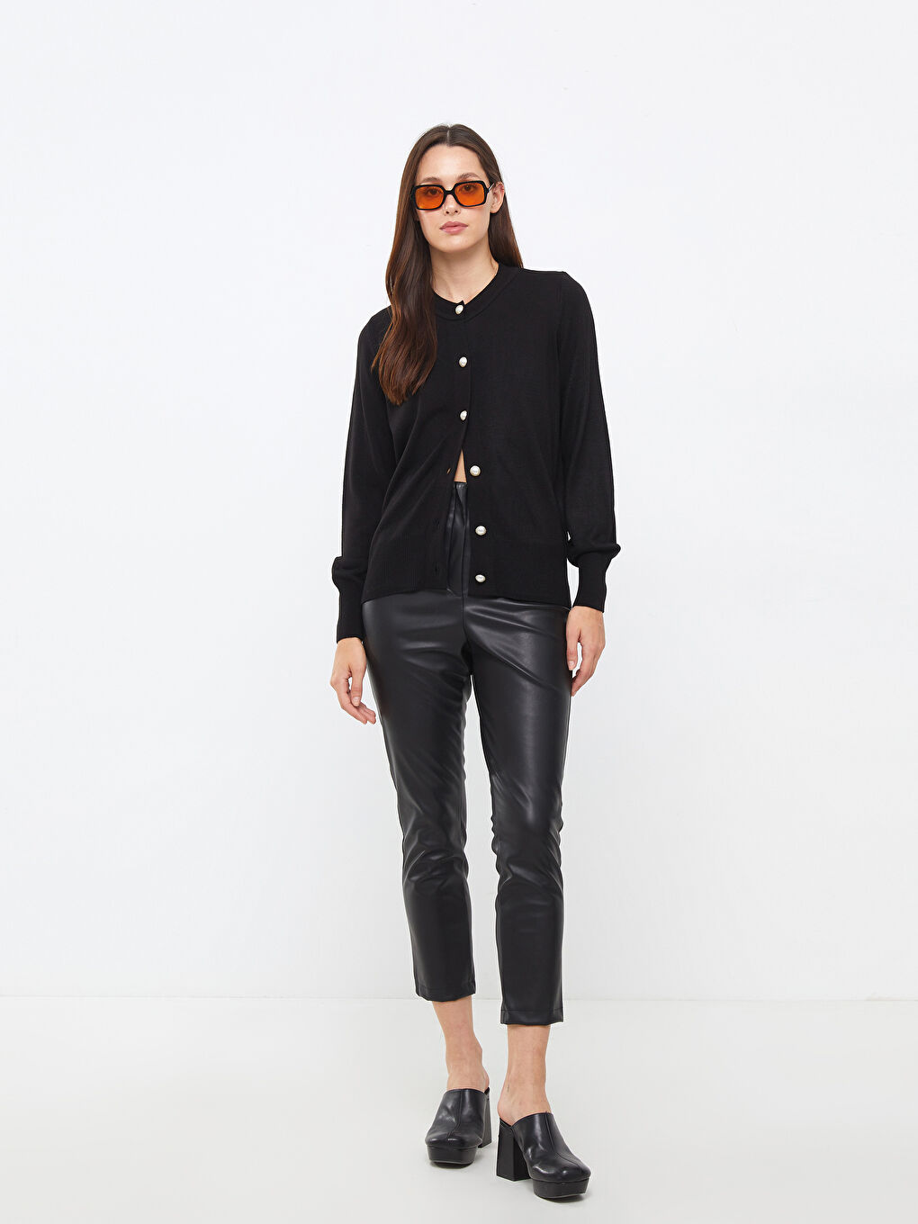 Siyah Bisiklet Yaka Düz Uzun Kollu Kadın Triko Hırka