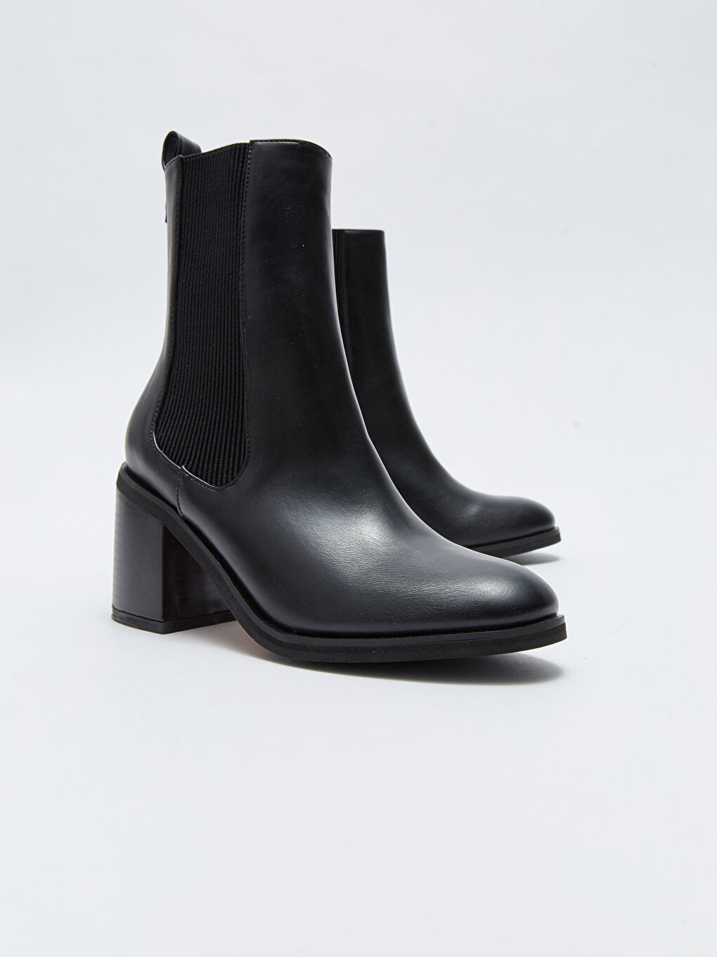 Siyah Deri Görünümlü Yanları Lastikli Kadın Topuklu Bot-2