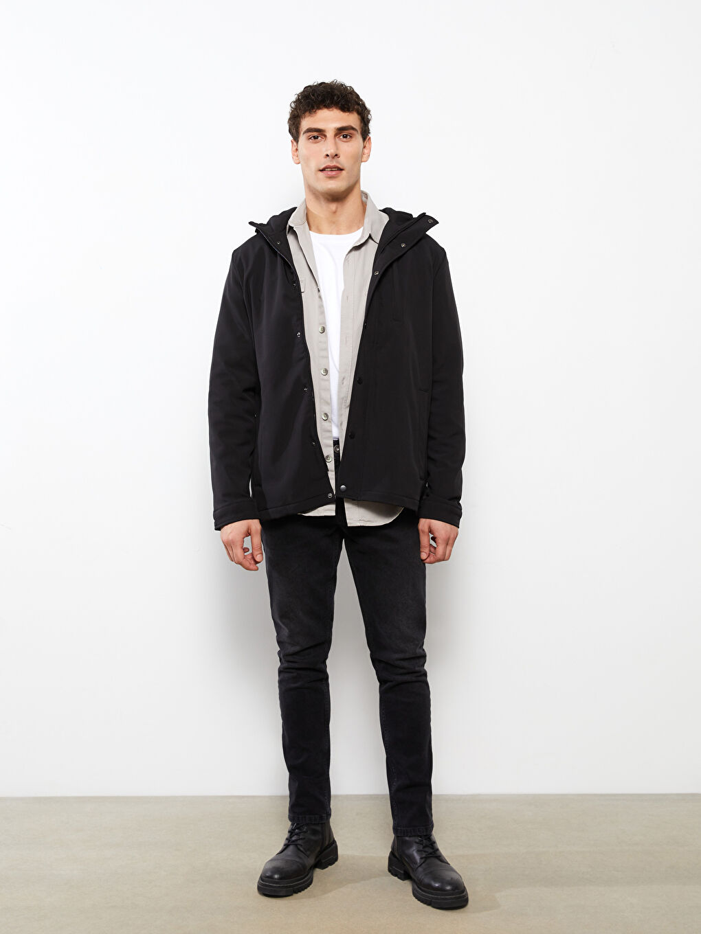 Siyah Standart Kalıp Kapüşonlu Erkek Yağmurluk-2