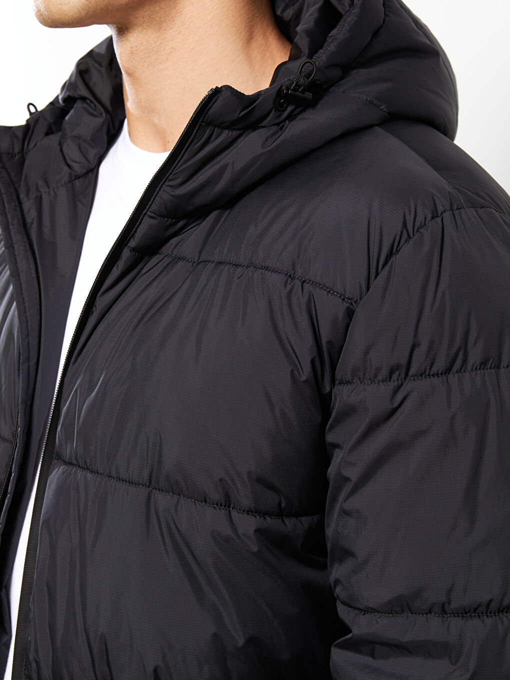 Siyah Standart Kalıp Kapüşonlu Erkek Şişme Mont-3