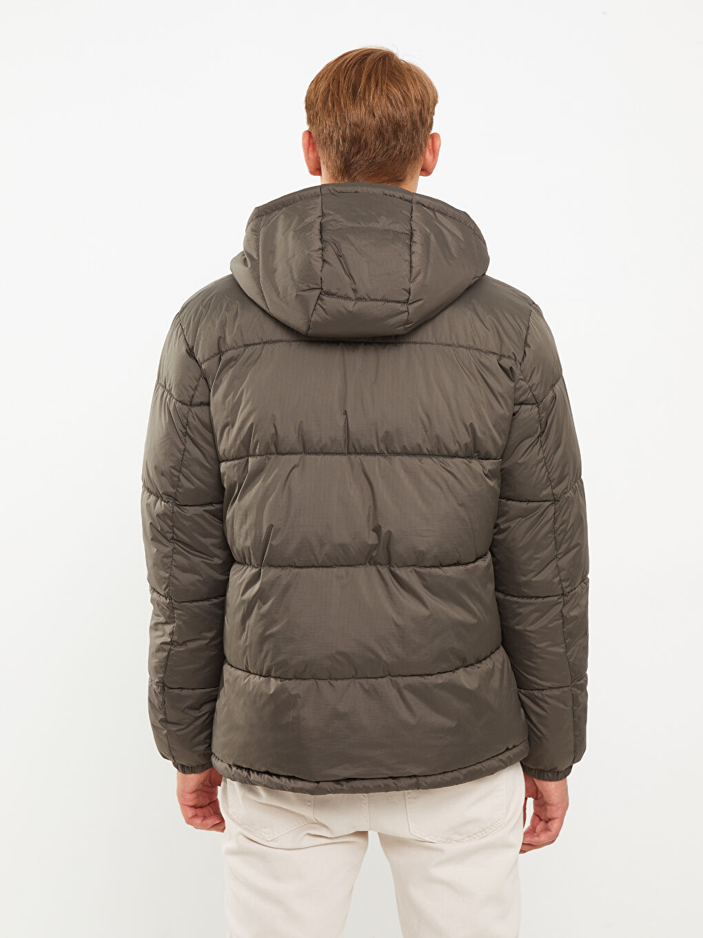 Пуховик стандартного кроя с капюшоном для мужчин-4