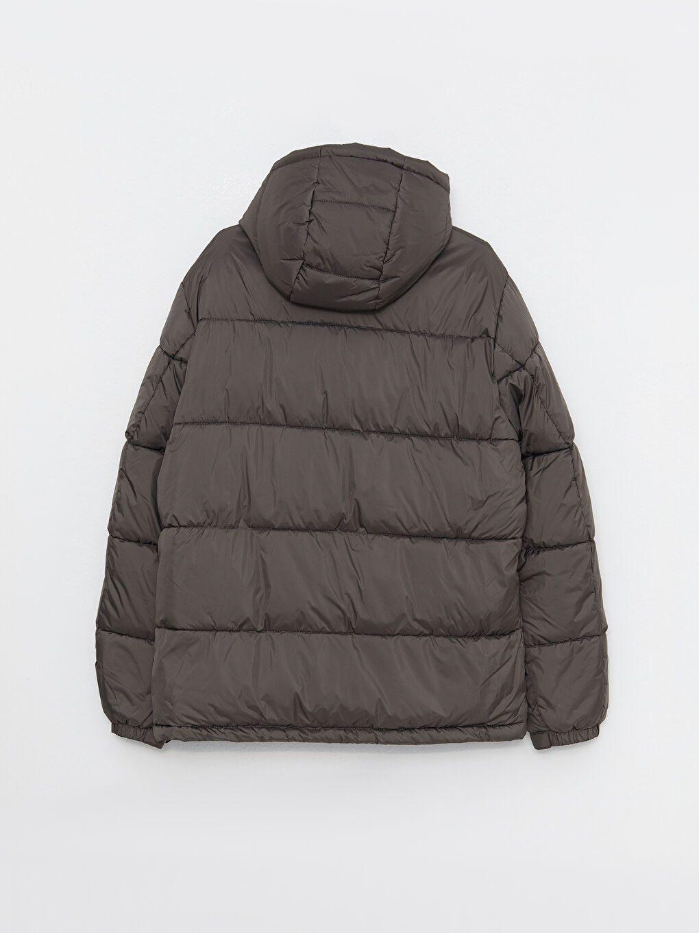 Пуховик стандартного кроя с капюшоном для мужчин-6