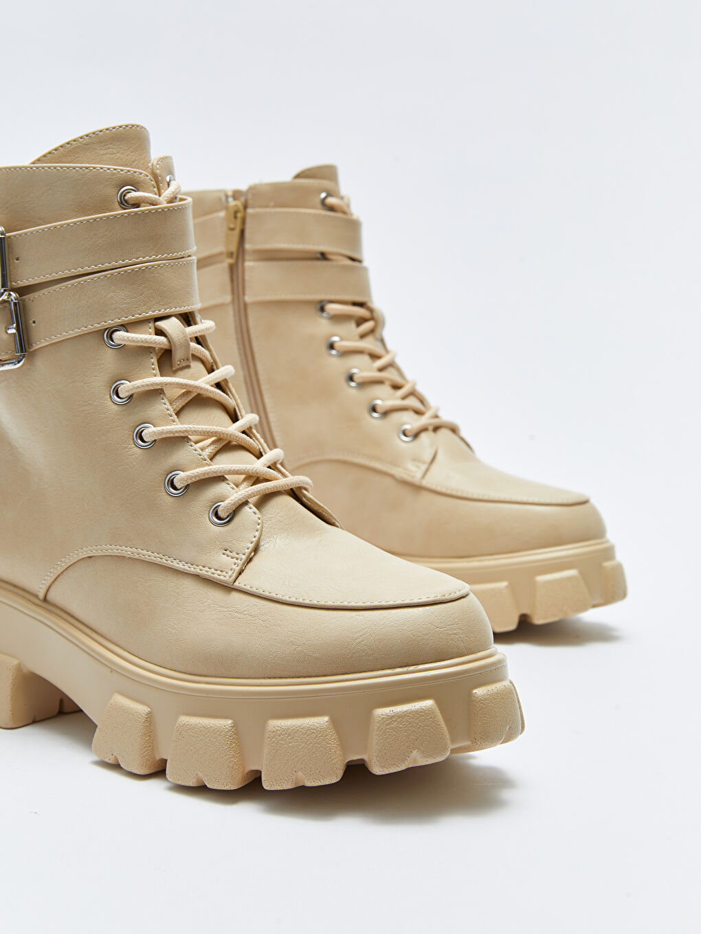 LCW STEPS Bottes pour Femmes à Semelle Épaisse en Similicuir avec Lacets et Fermeture Éclair -W21359Z8-SEP