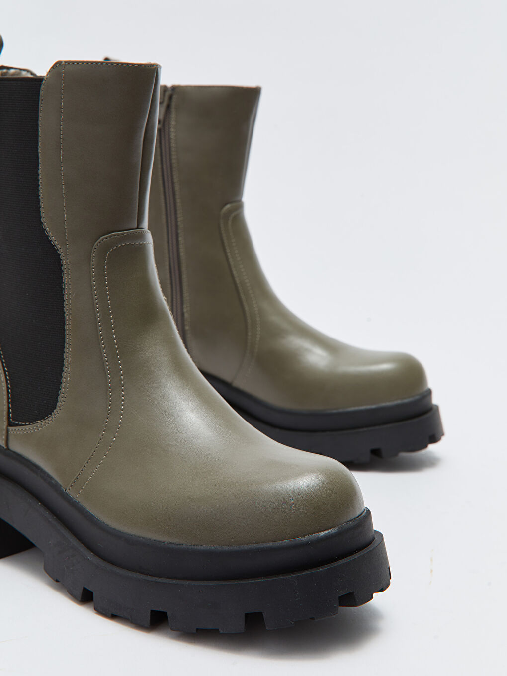 Deri Görünümlü Fermuarlı Kadın Bot-2