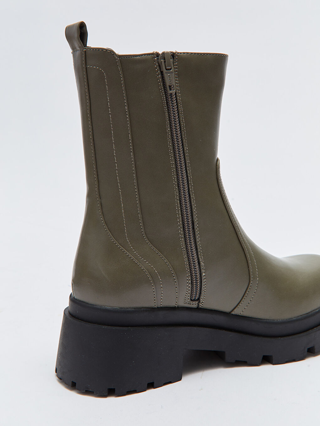 Deri Görünümlü Fermuarlı Kadın Bot-5