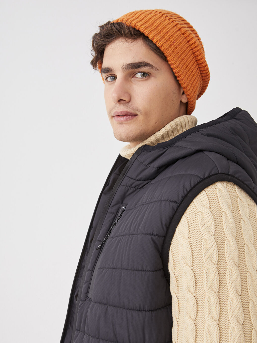 Regular Fit Hooded Men's Puffer Gilet-3