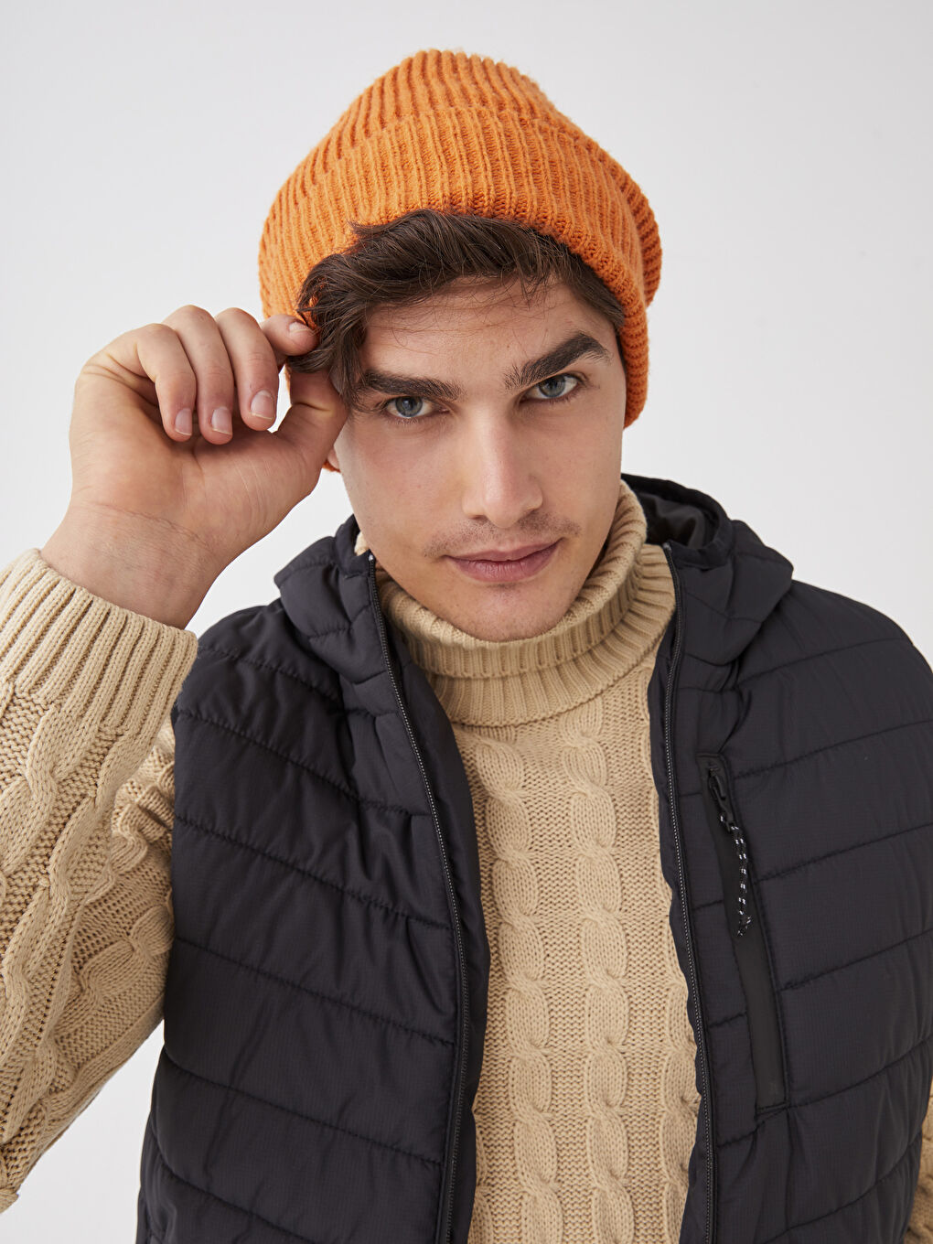 Regular Fit Hooded Men's Puffer Gilet-4