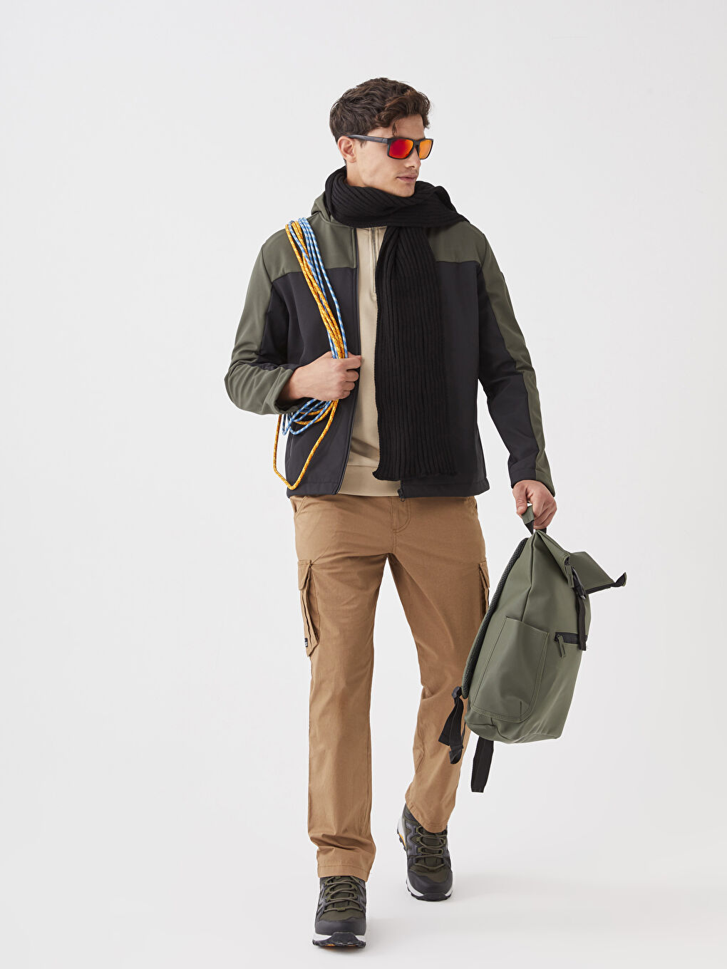 Siyah Standart Kalıp Kapüşonlu Erkek Yağmurluk