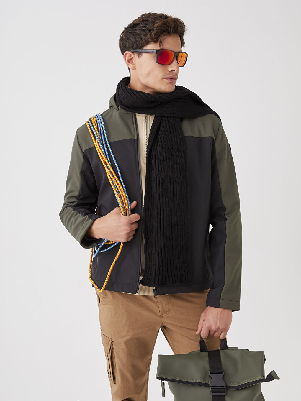 Siyah Standart Kalıp Kapüşonlu Erkek Yağmurluk-2