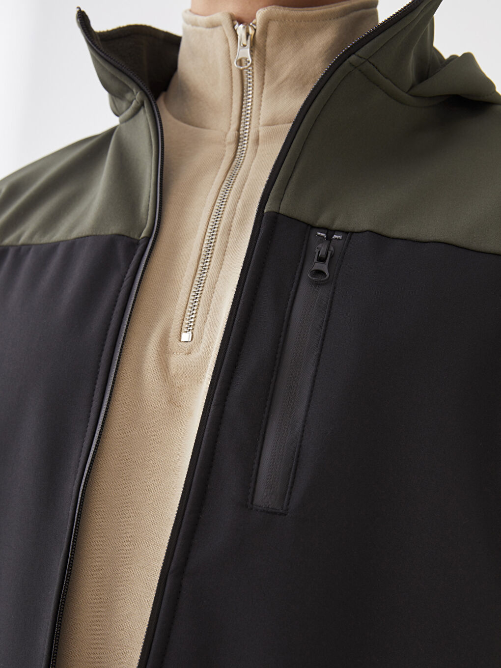 Siyah Standart Kalıp Kapüşonlu Erkek Yağmurluk-3