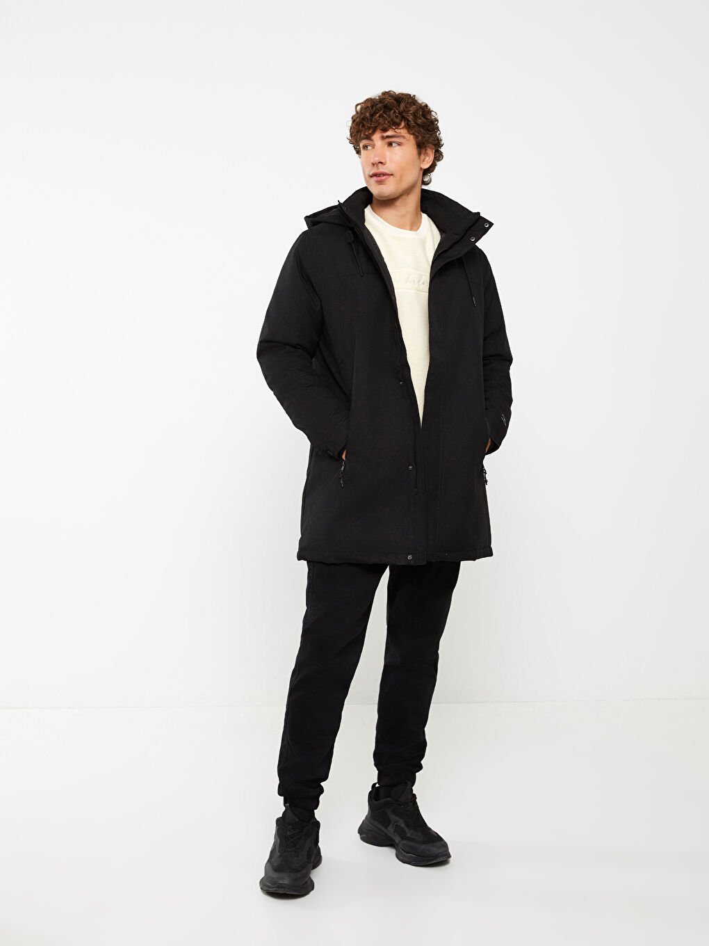 Siyah Standart Kalıp Kapüşonlu Erkek Mont-2