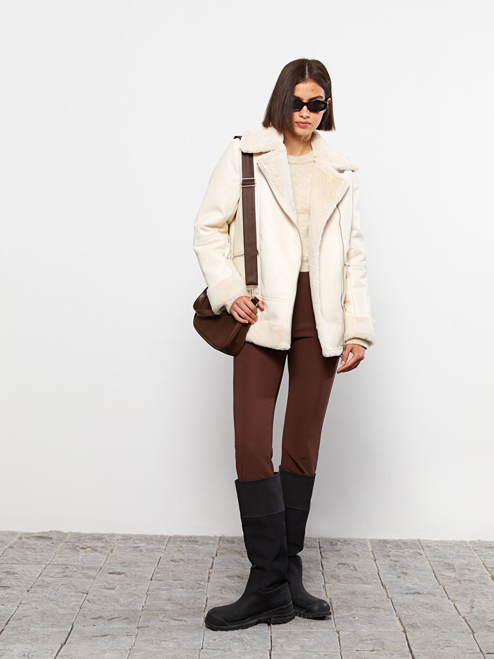 Ekru Kadın Biker Yaka Düz Deri Görünümlü Mont-2