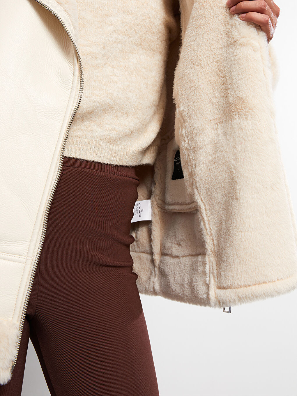 Ekru Kadın Biker Yaka Düz Deri Görünümlü Mont-6