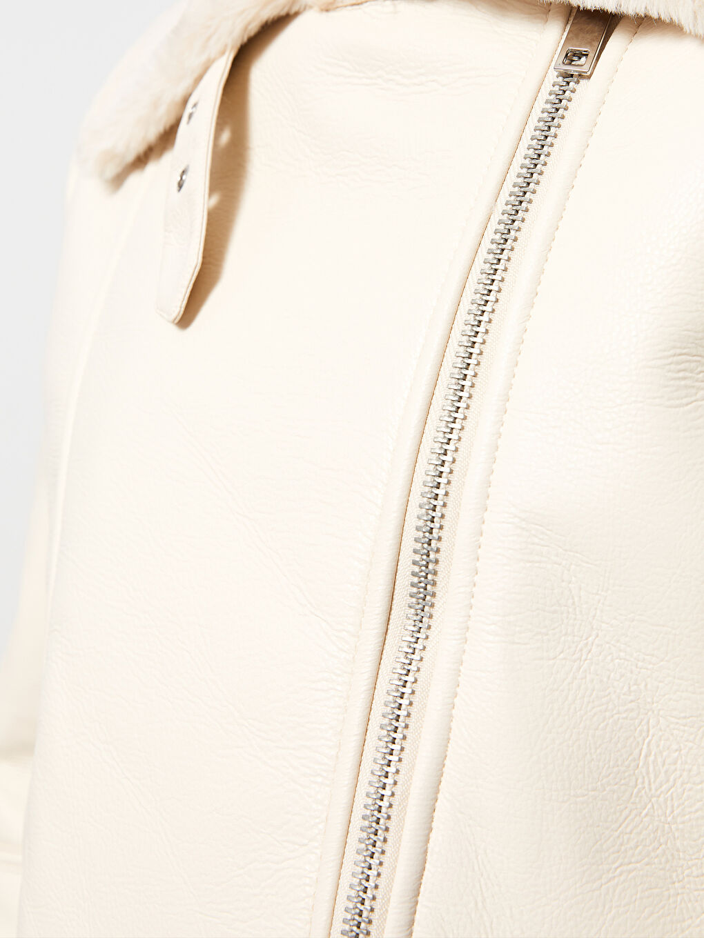 Ekru Kadın Biker Yaka Düz Deri Görünümlü Mont-7