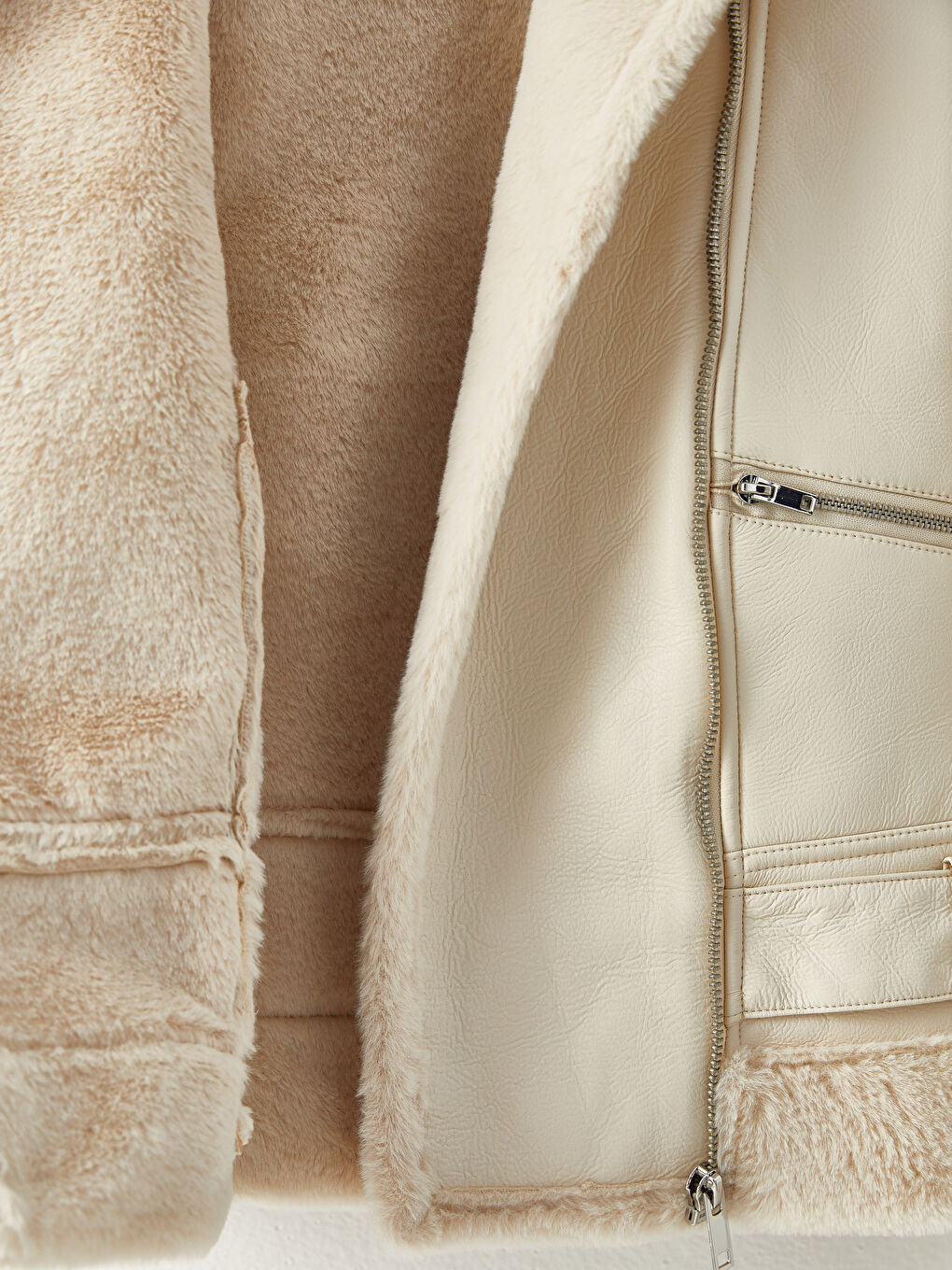 Ekru Kadın Biker Yaka Düz Deri Görünümlü Mont-11