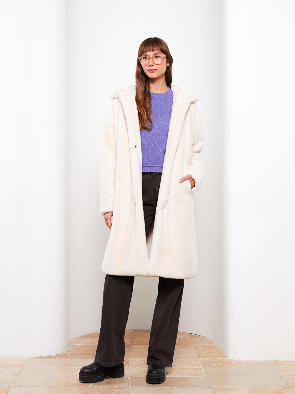 Ekru Kapüşonlu Düz Uzun Kollu Kadın Pelüş Kaban