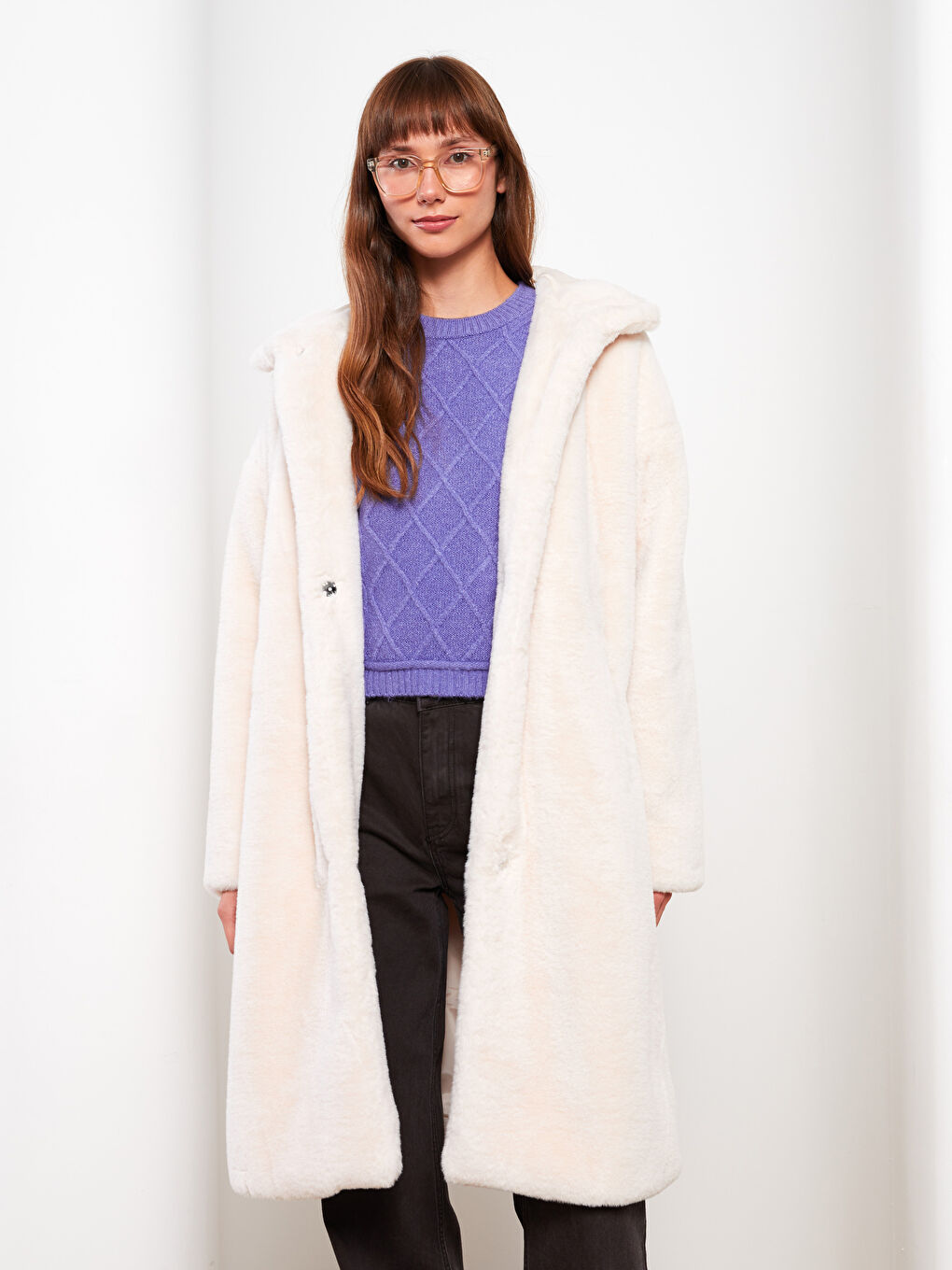 Ekru Kapüşonlu Düz Uzun Kollu Kadın Pelüş Kaban-1