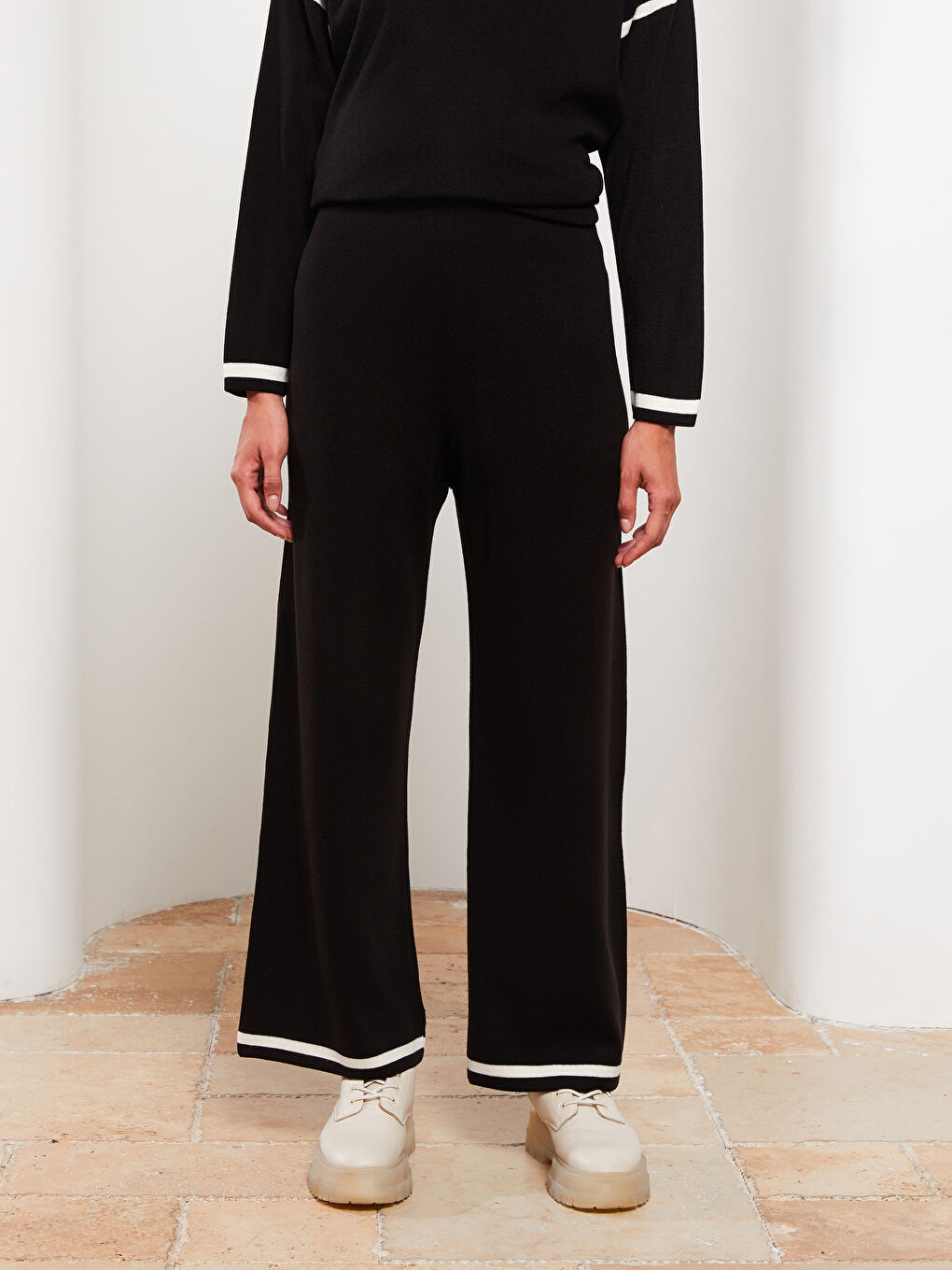 Siyah Kadın Beli Lastikli Düz Triko Pantolon-3