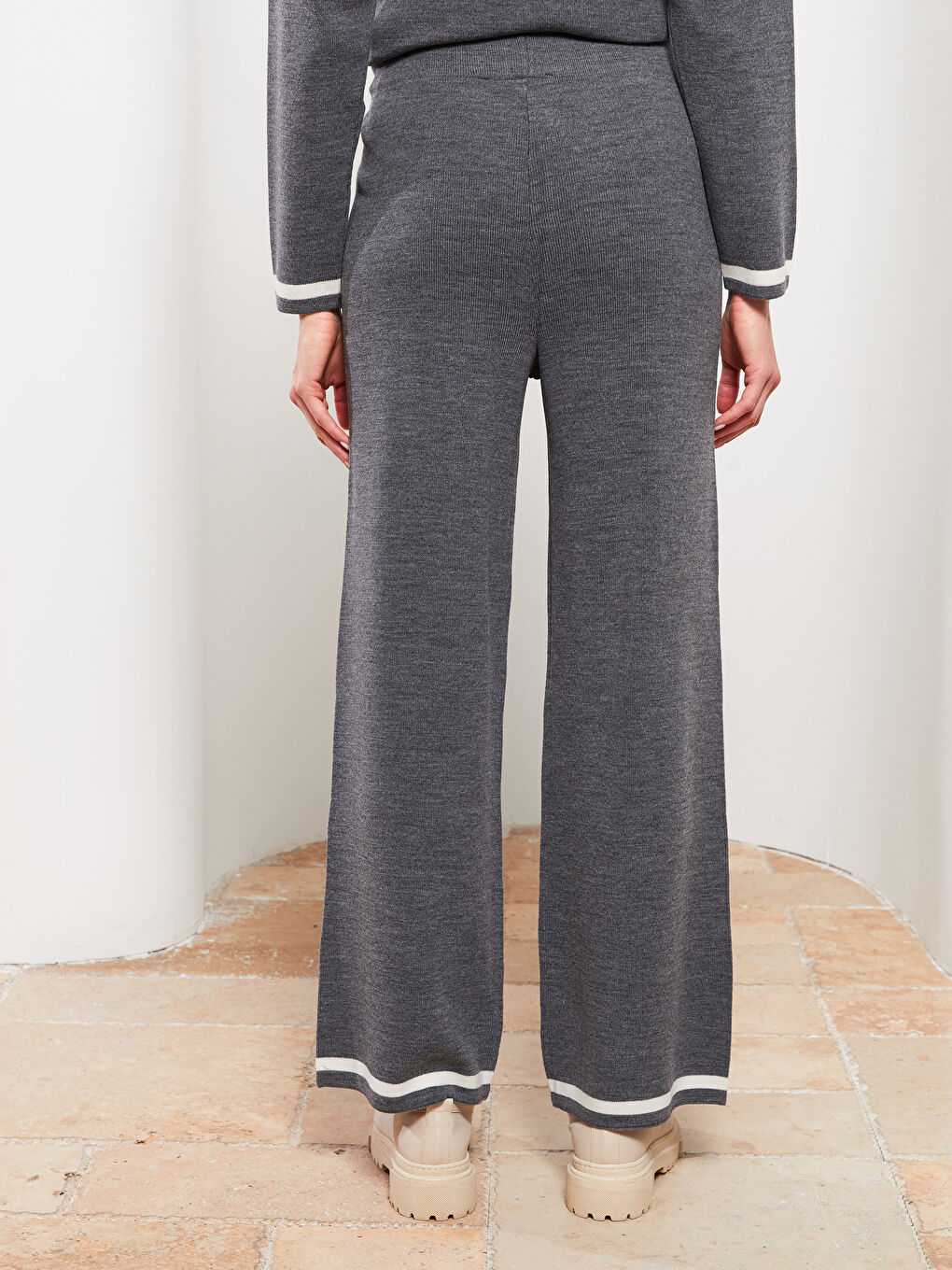 Женские трикотажные брюки с эластичным поясом и однотонным дизайном-4