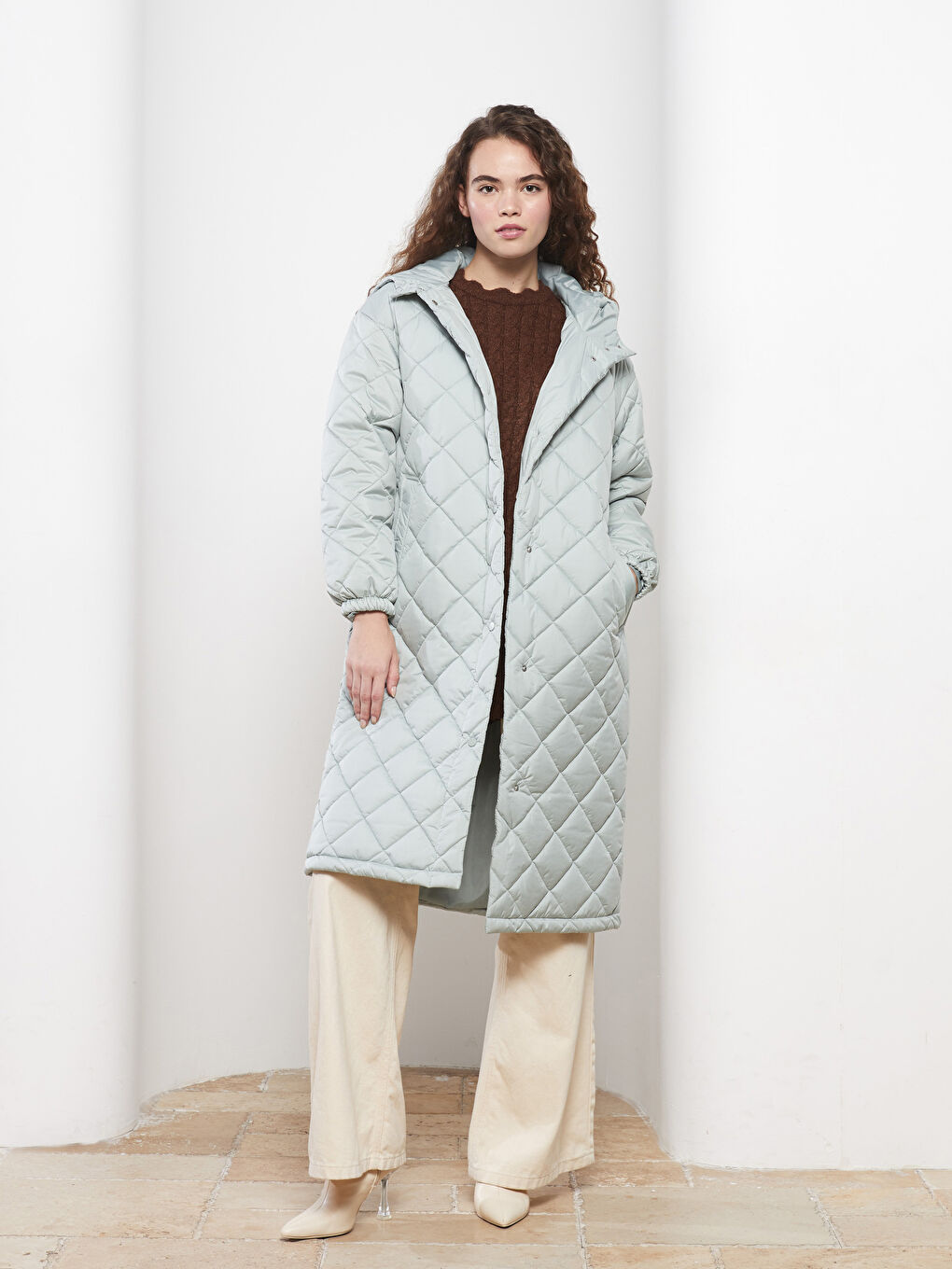 معطف منتفخ مبطّن بكابوش للسيدات