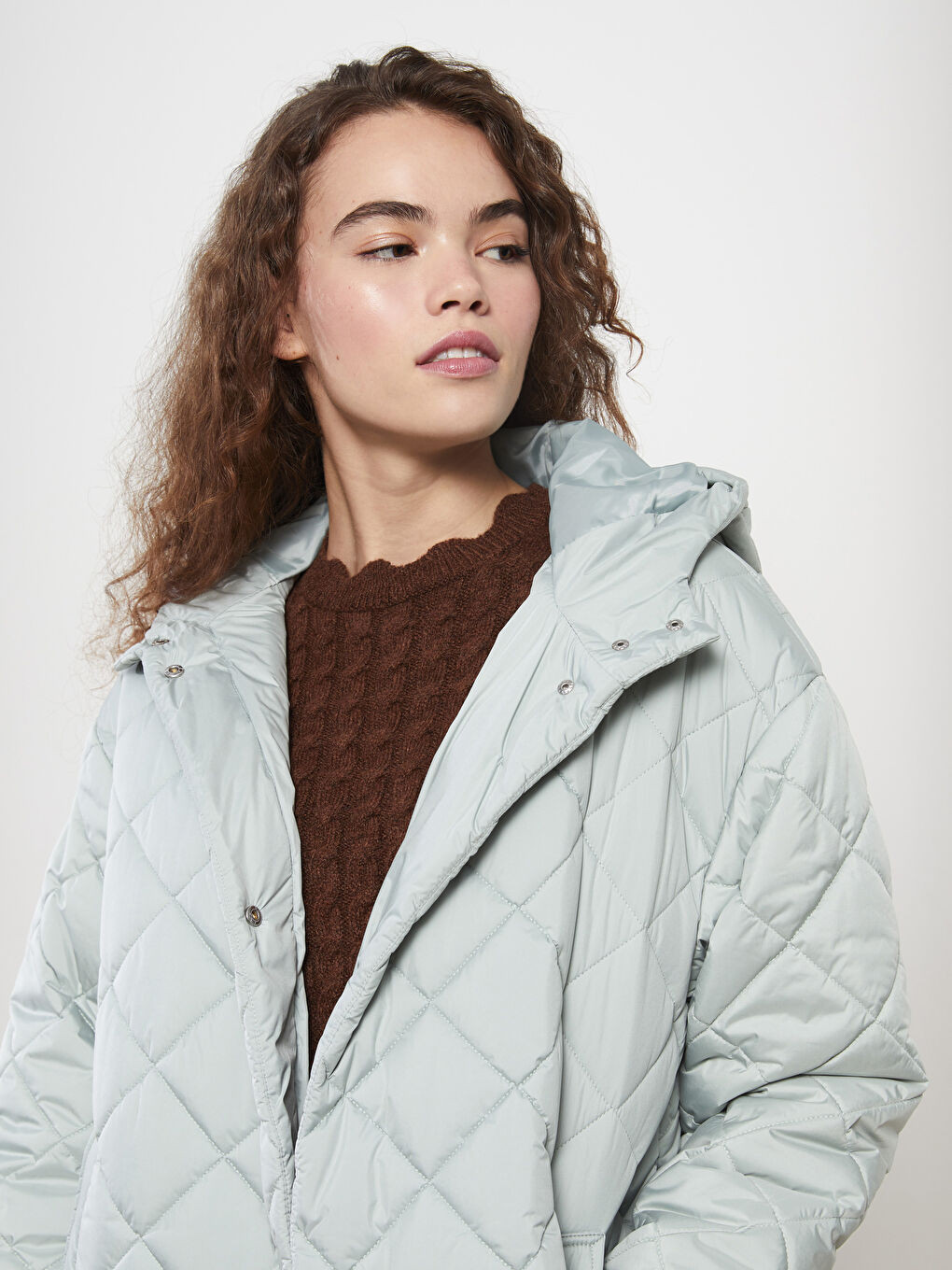 معطف منتفخ مبطّن بكابوش للسيدات-2