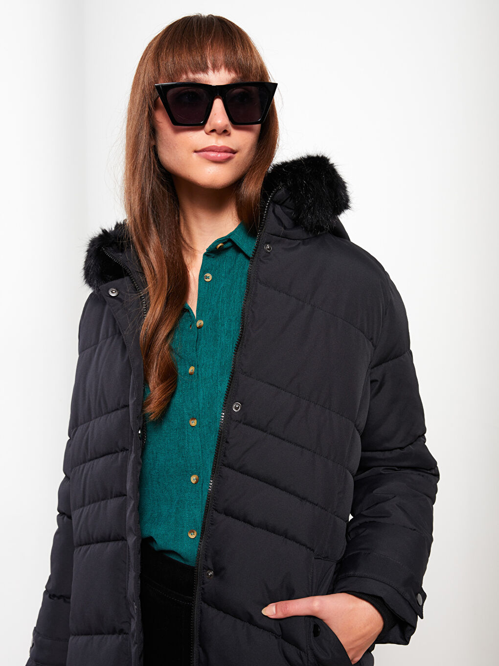 Geaca Matlasată Simplu cu Glugă pentru Femei