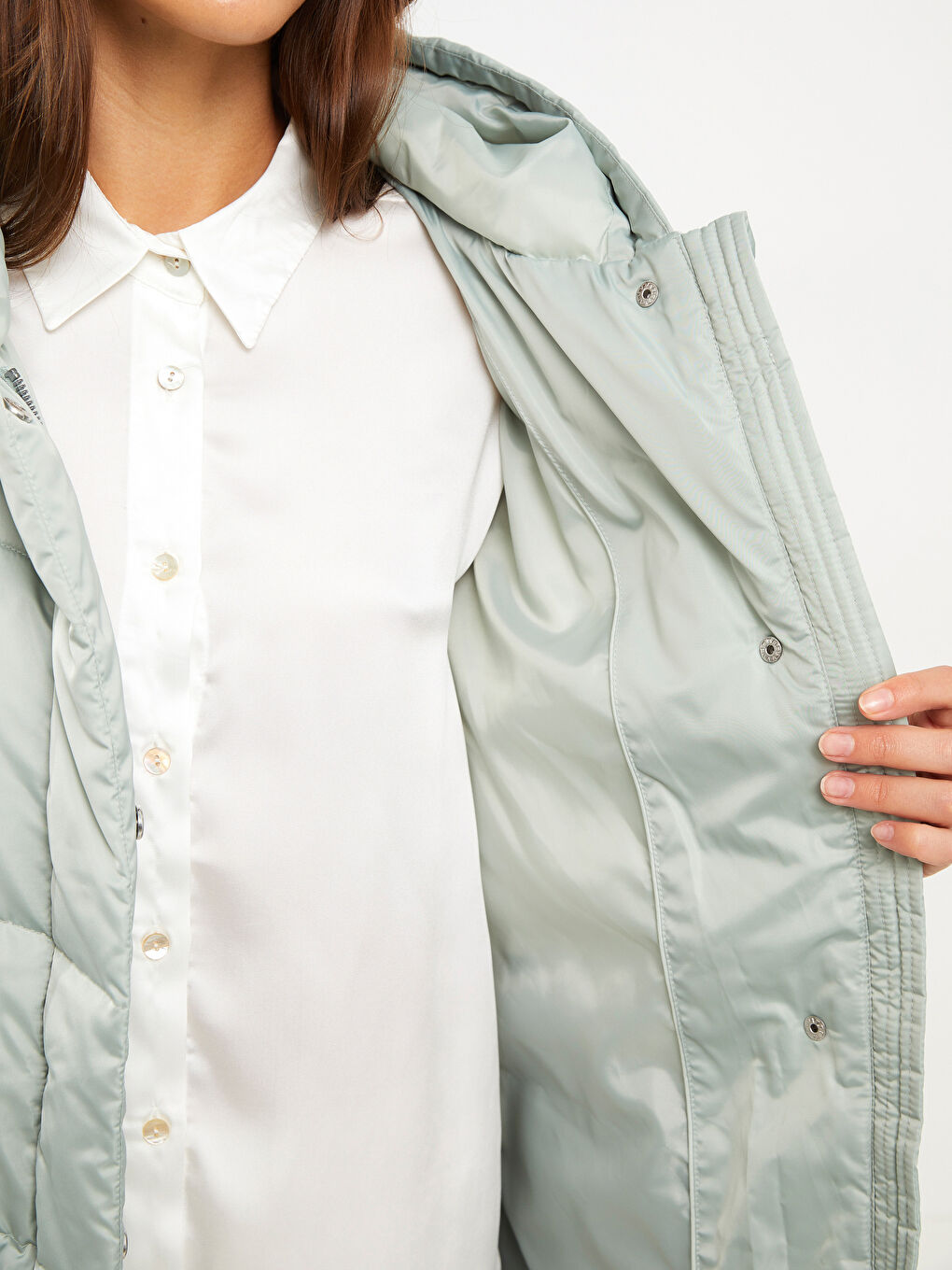 Әйелдерге арналған капюшонды өрнексіз пуховик пальто-4