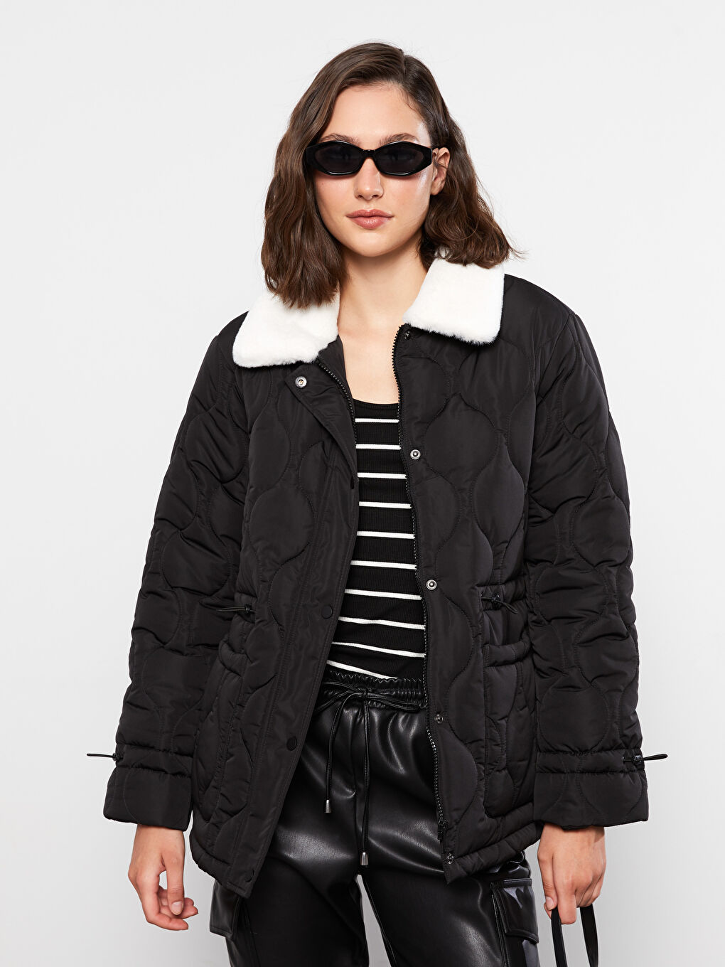 بالطو بياقة قميص منقوش بتفاصيل جيوب وكم طويل للسيدات