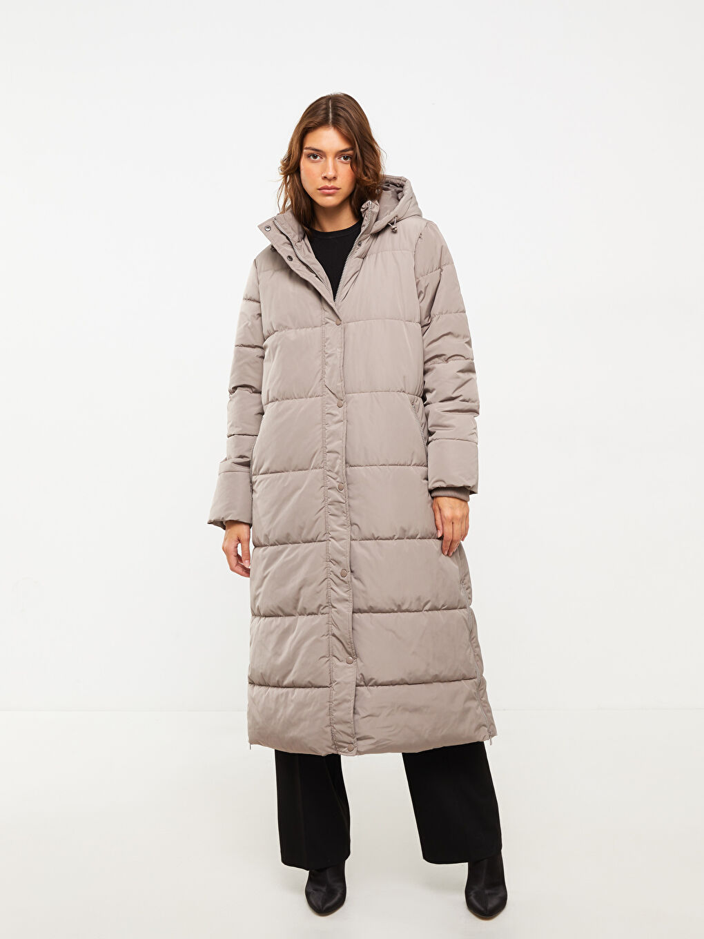 LCWAIKIKI Classic Damen Kapuzen Schlichter Steppmantel -W21675Z8-EHW