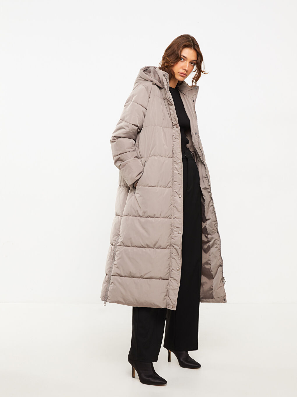 LCWAIKIKI Classic Damen Kapuzen Schlichter Steppmantel -W21675Z8-EHW