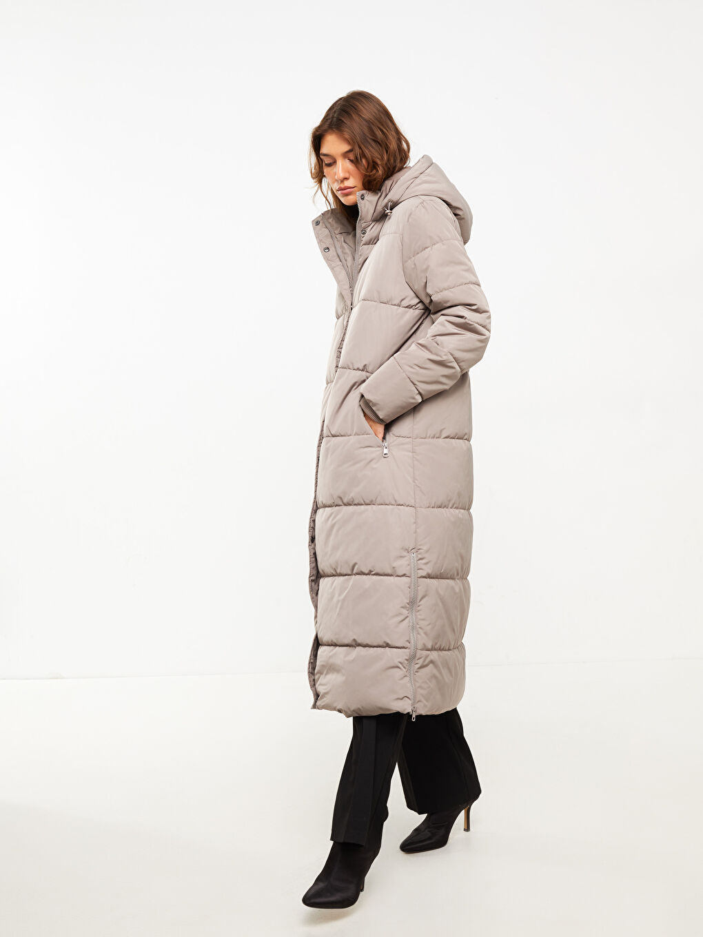 LCWAIKIKI Classic Damen Kapuzen Schlichter Steppmantel -W21675Z8-EHW