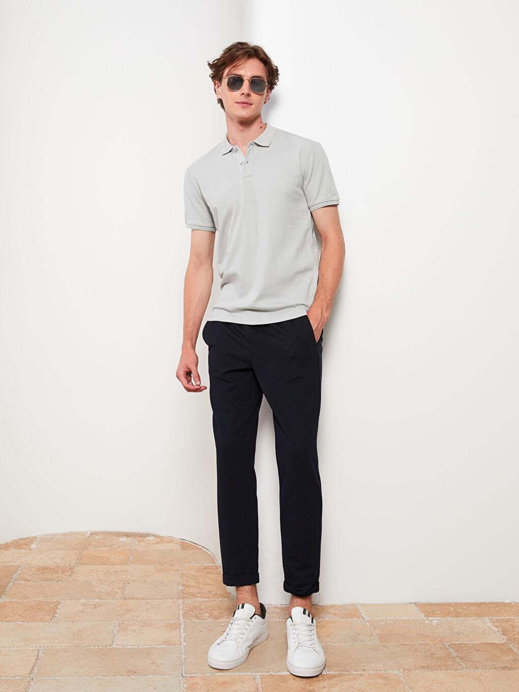 بنطلون رفيع للرجال بتفاصيل رباط على الوسط