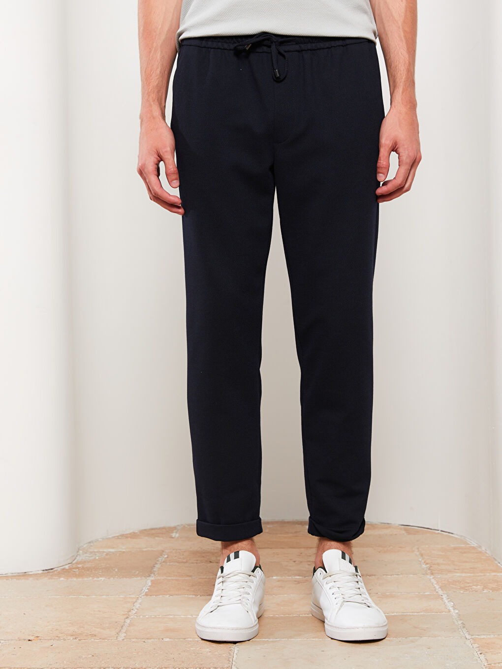 بنطلون رفيع للرجال بتفاصيل رباط على الوسط-2