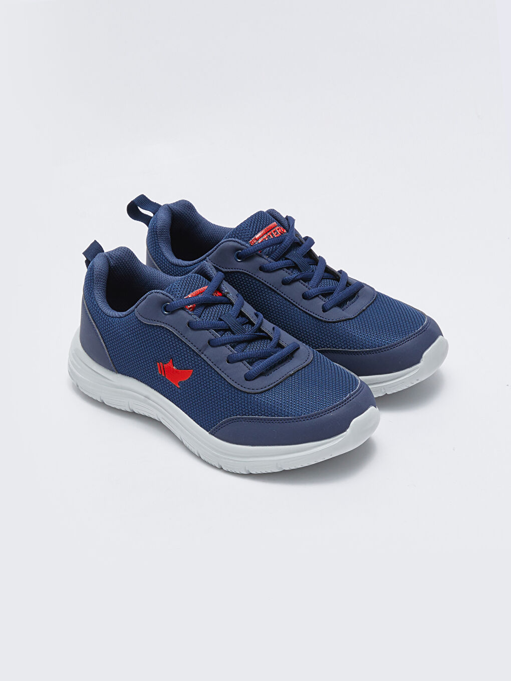 Мужские активные кроссовки на шнуровке