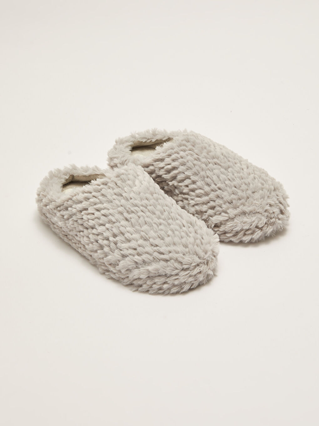 Önü Kapalı Pelüş Kadın Ev Terliği