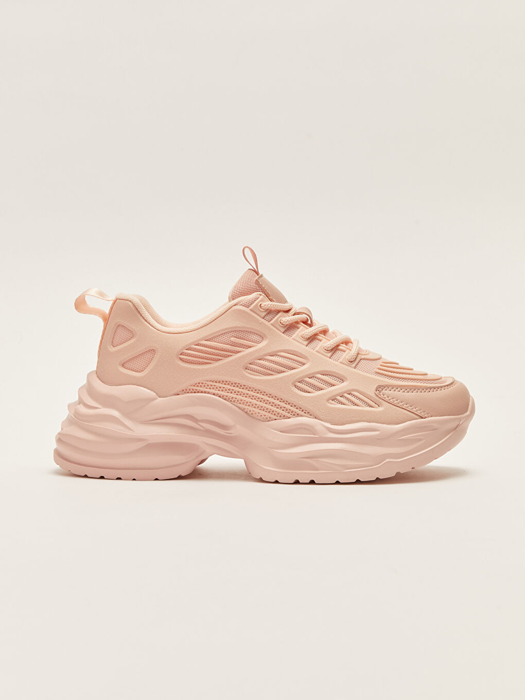 Кроссовки женские на шнуровке и толстой подошве-1