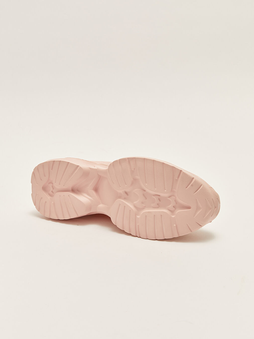 Кроссовки женские на шнуровке и толстой подошве-3