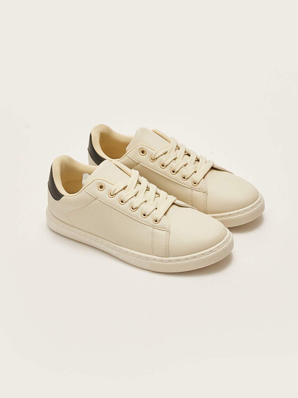 Bej Deri Görünümlü Bağcıklı Erkek Spor Ayakkabı