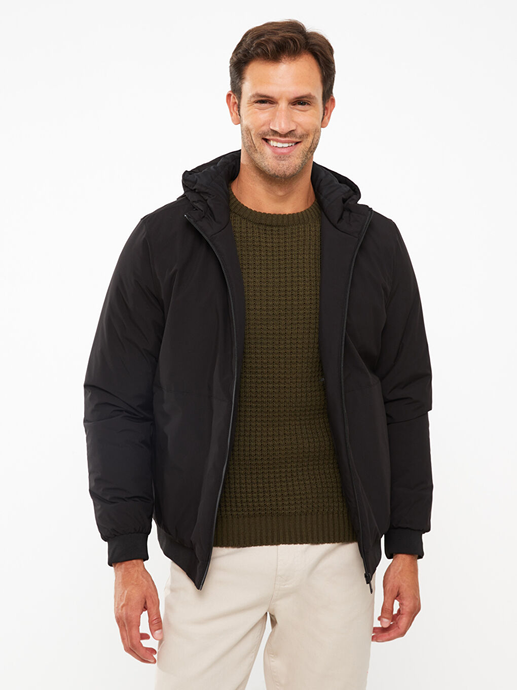 Siyah Standart Kalıp Kapüşonlu Erkek Mont