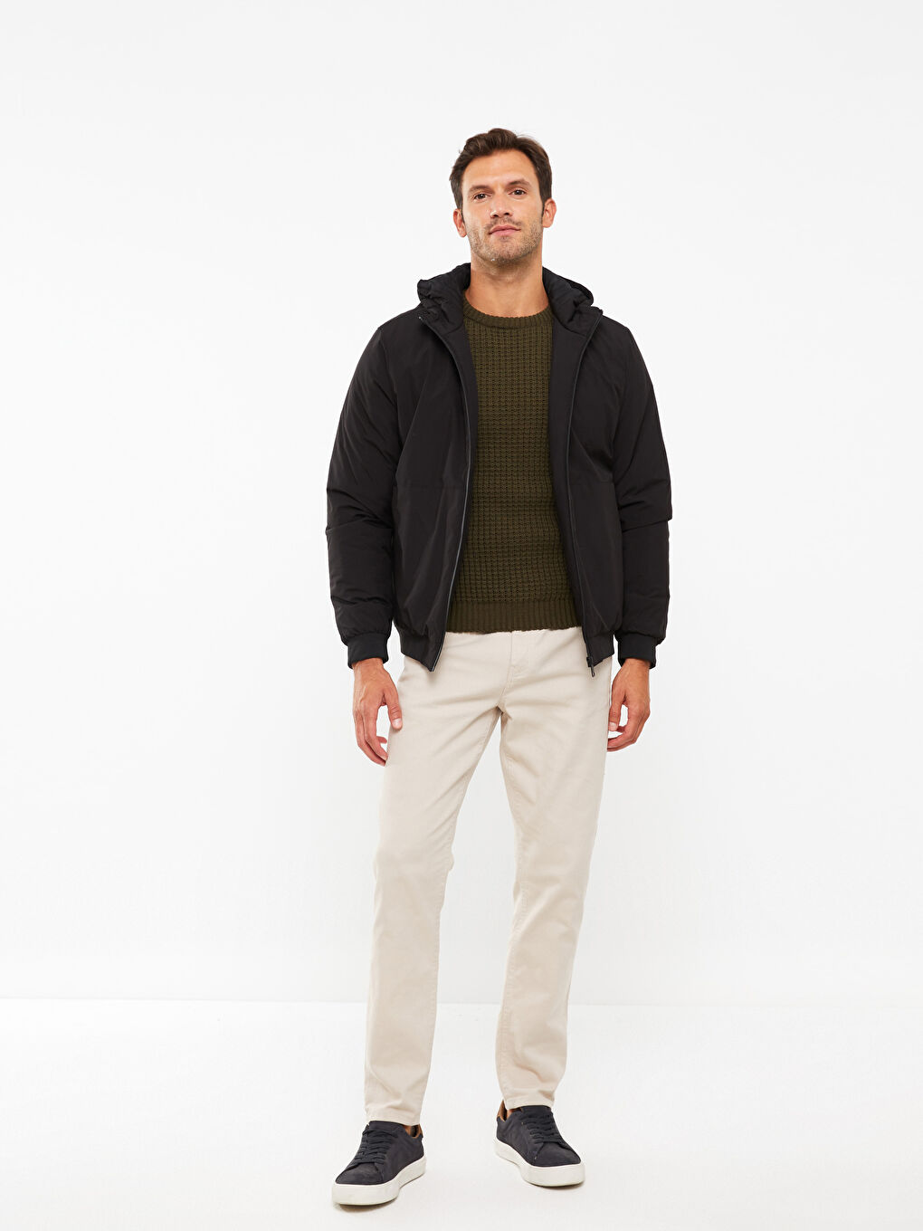 Siyah Standart Kalıp Kapüşonlu Erkek Mont-1