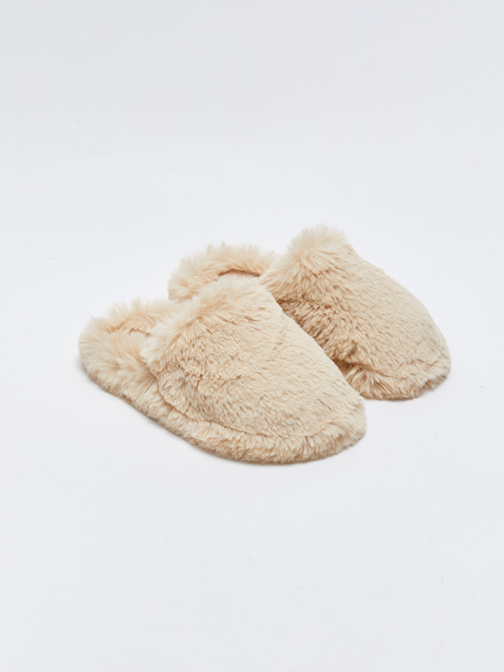 Bej Önü Kapalı Pelüş Kadın Ev Terliği