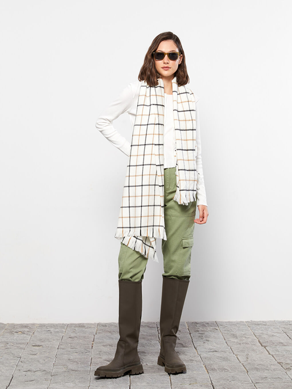 Ekru Saçaklı Ekose Desenli Kadın Atkı-1