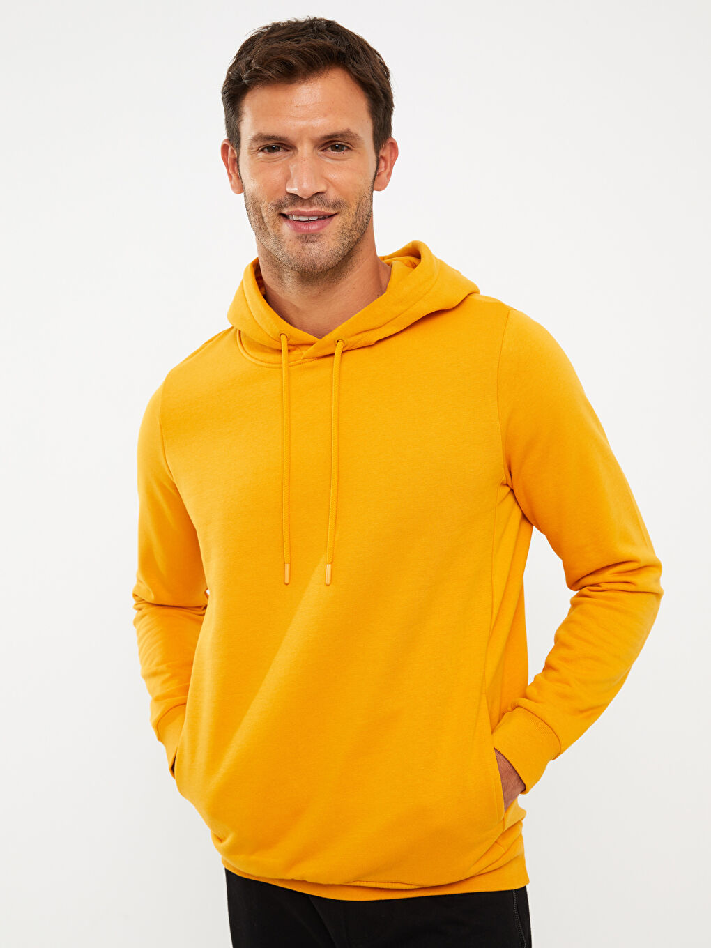 LCWAIKIKI Basic Koyu Sarı Uzun Kollu Erkek Hoodie - 1