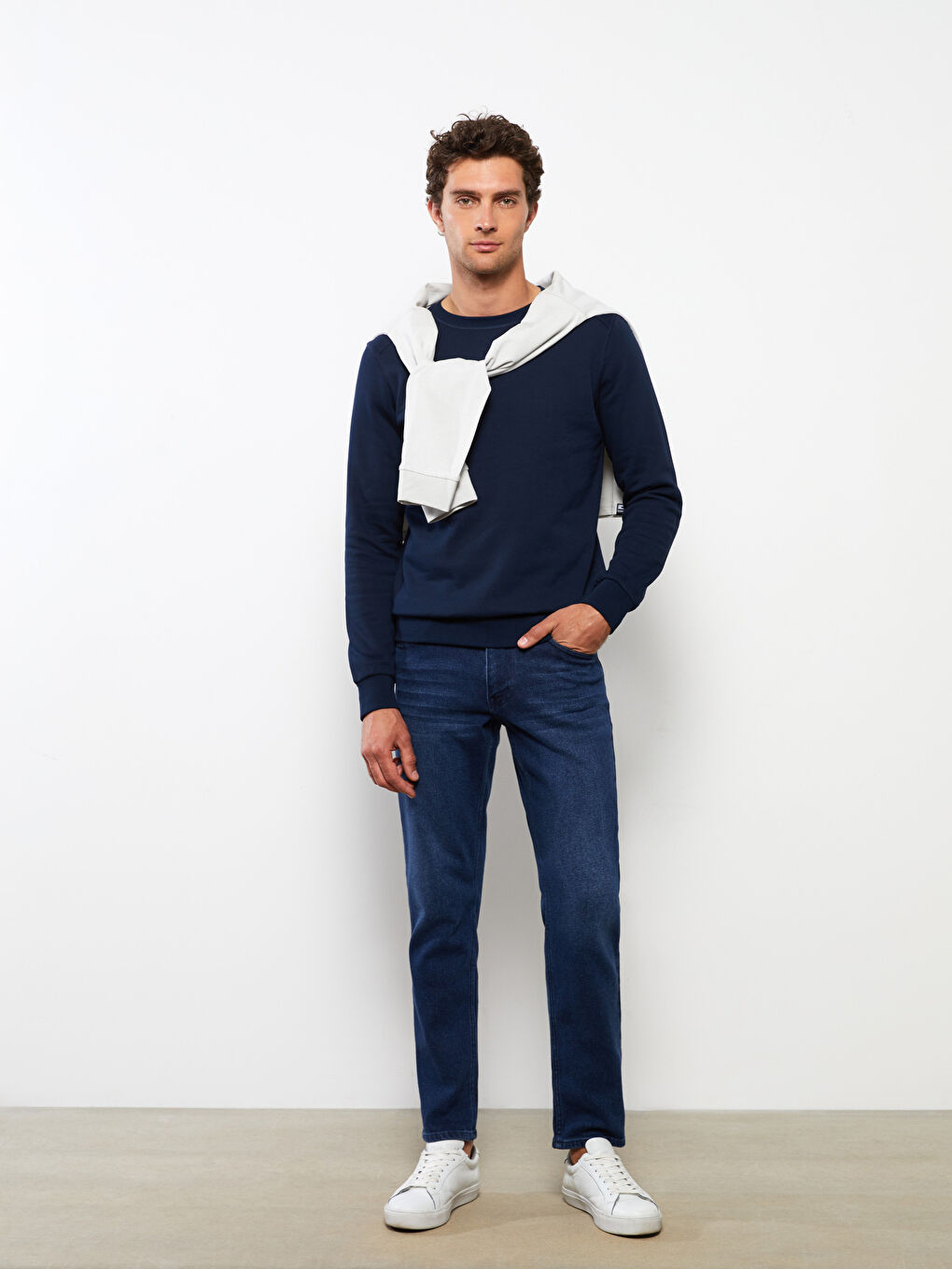 LCWAIKIKI Basic Crew Neck Long Sleeve Men's Thick Sweatshirt -W21907Z8-DWP